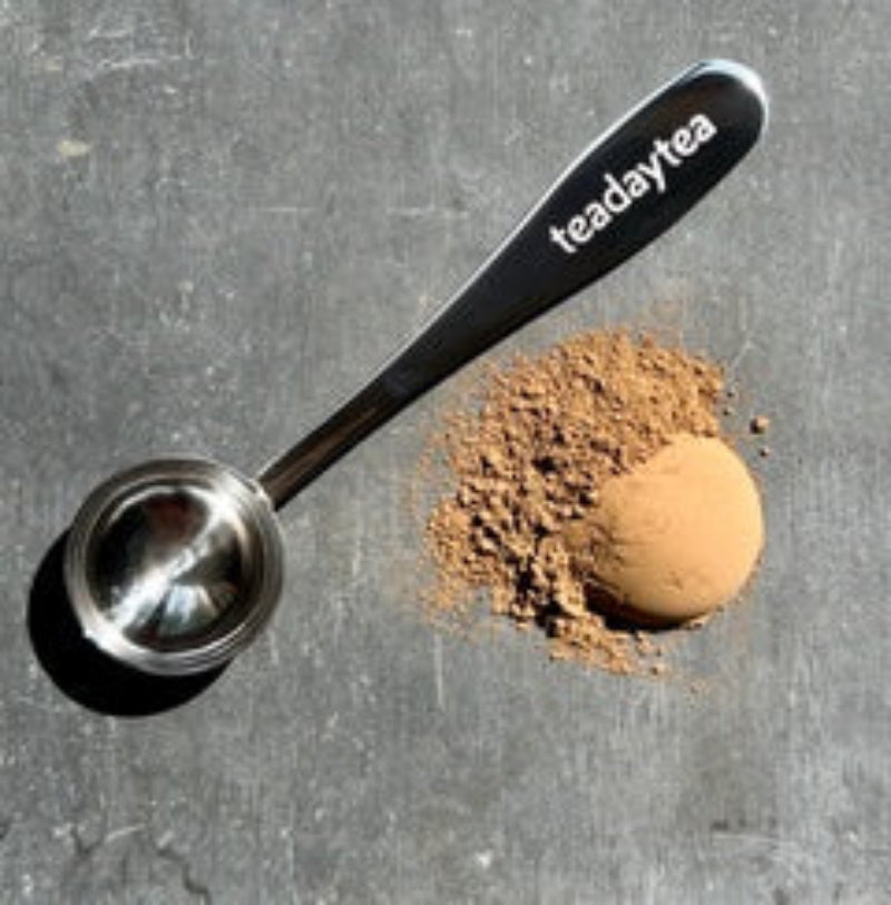 Organic Hojicha powder — roasted Japanese green tea with a nutty, mildly smoky aroma and golden-brown color